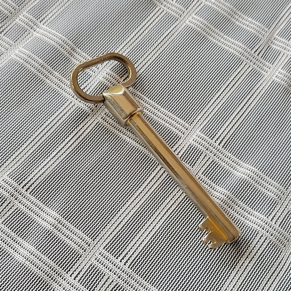 Pull Apart Quick Release Metal Key Keychain - Picture 1 of 6